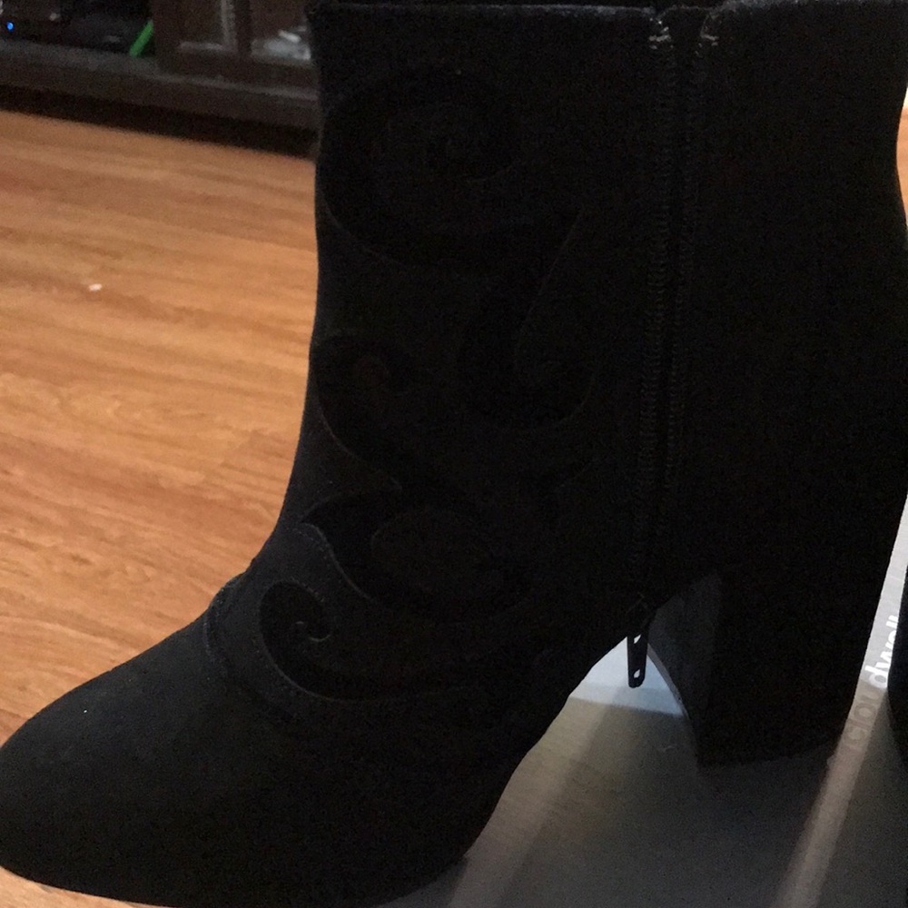 Velvet Bootie - Picture 3 of 7